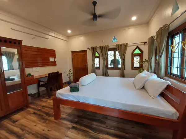 Deluxe room with wooden desk and mirror